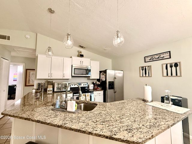 617 Thuringer Street NW, Palm Bay, FL 32907