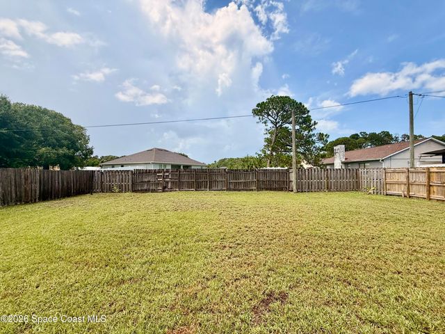 617 Thuringer Street NW, Palm Bay, FL 32907