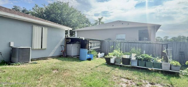 617 Thuringer Street NW, Palm Bay, FL 32907