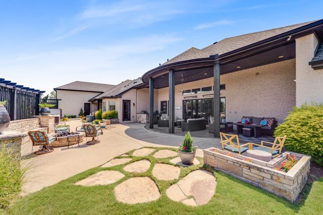 125 Kyle Court, Double Oak, TX 75077