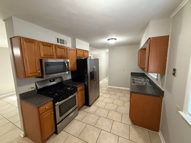 1854 S DEARING RD, Memphis, TN 38117