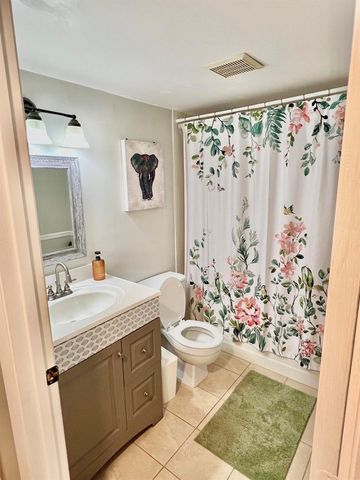 1104 Green Pine Boulevard G1, West Palm Beach, FL 33409