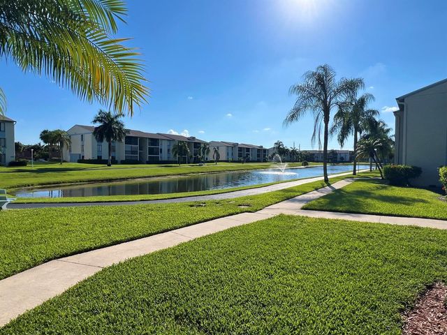 1104 Green Pine Boulevard G1, West Palm Beach, FL 33409