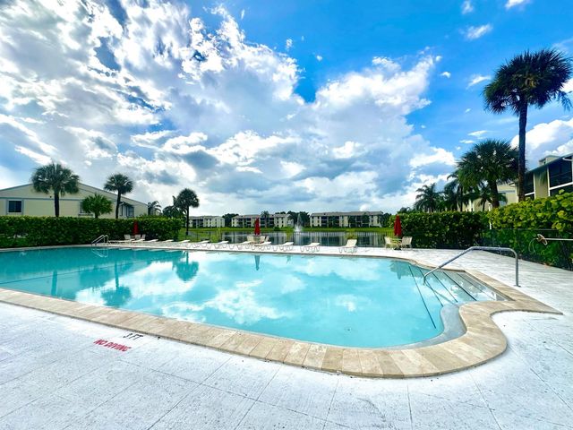 1104 Green Pine Boulevard G1, West Palm Beach, FL 33409