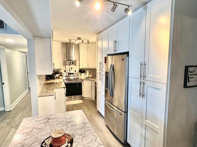 1104 Green Pine Boulevard G1, West Palm Beach, FL 33409