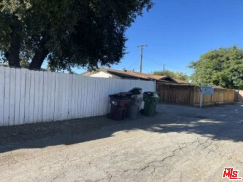 Image 13 of property listing at 40676 Mayberry Avenue, Hemet, CA 92544