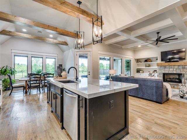 12444 S Darlington Avenue, Bixby, OK 74008