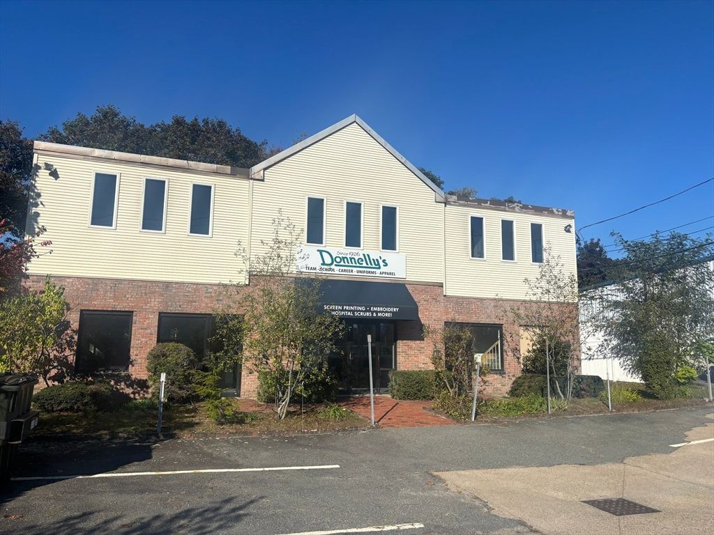 1471 Main St upper, Weymouth, MA 02190