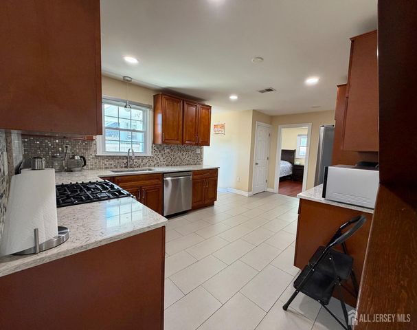 125 Hermann Street, Carteret, NJ 07008