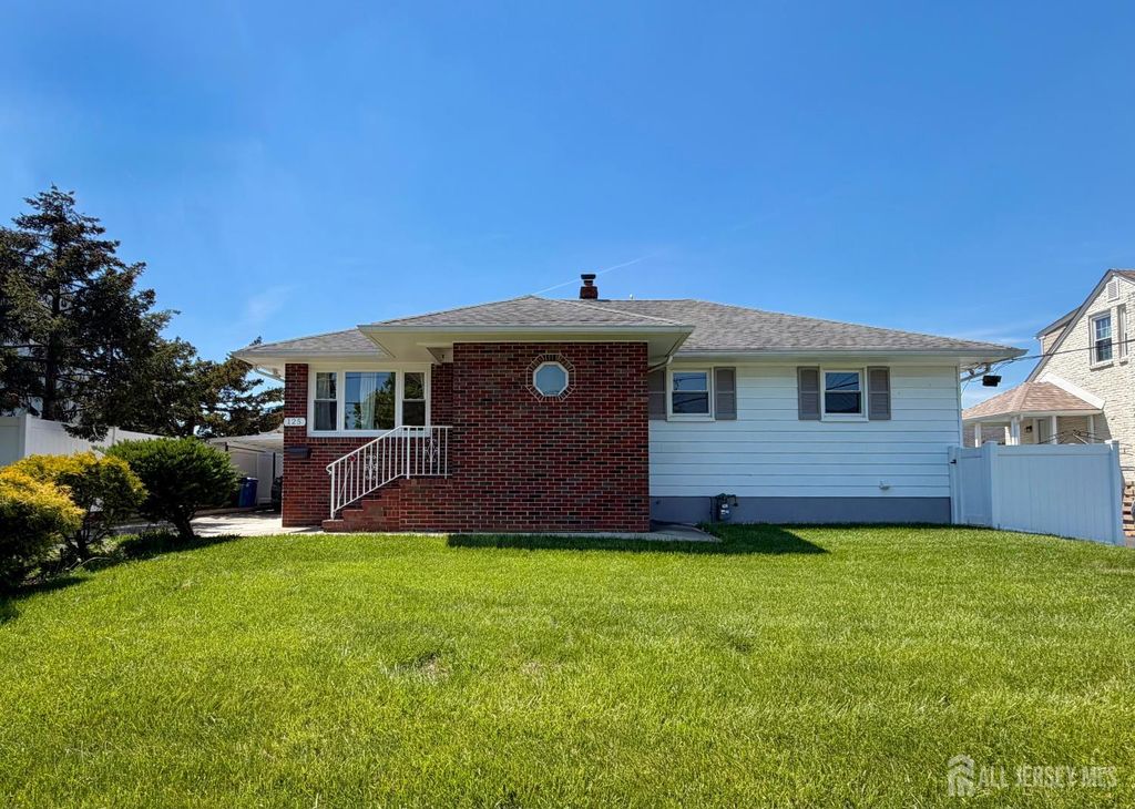 125 Hermann Street, Carteret, NJ 07008