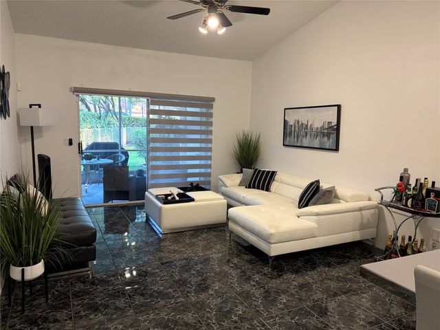 9749 Malvern Dr 9749, Tamarac, FL 33321