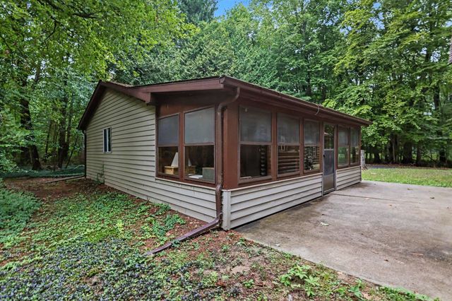 3814 S Towerline Road, Bridgeport, MI 48722