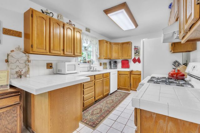 9535 Castle Ln, Newcastle, CA 95658