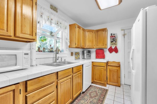 9535 Castle Ln, Newcastle, CA 95658