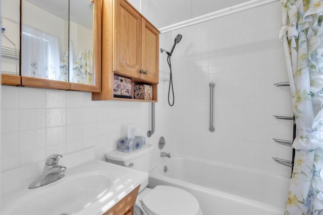 9535 Castle Ln, Newcastle, CA 95658