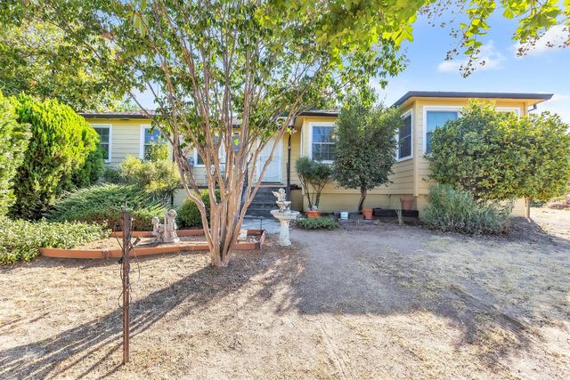 9535 Castle Ln, Newcastle, CA 95658