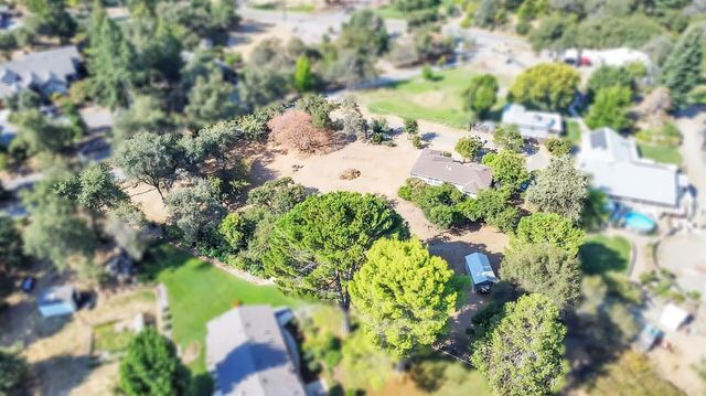 9535 Castle Ln, Newcastle, CA 95658