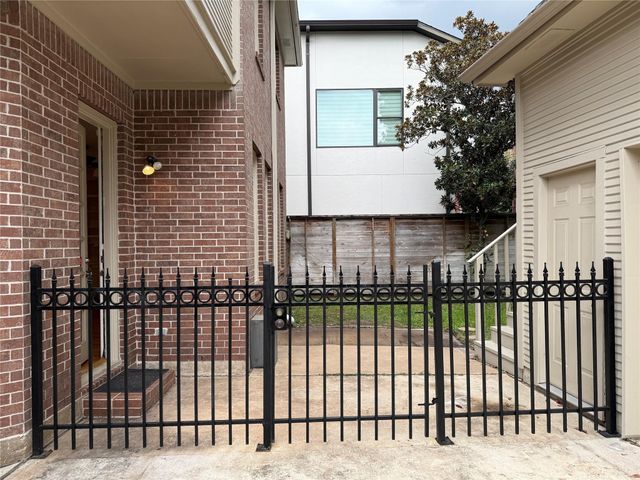 3024 Rice Boulevard, Houston, TX 77005
