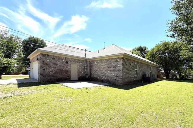 90 SQUIRES GROVE DR, Atoka, TN 38004