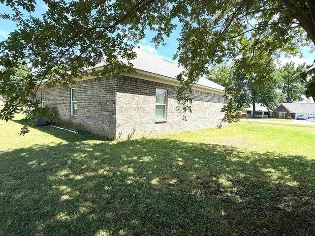 90 SQUIRES GROVE DR, Atoka, TN 38004