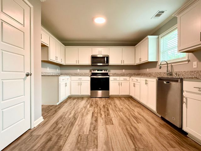 90 SQUIRES GROVE DR, Atoka, TN 38004