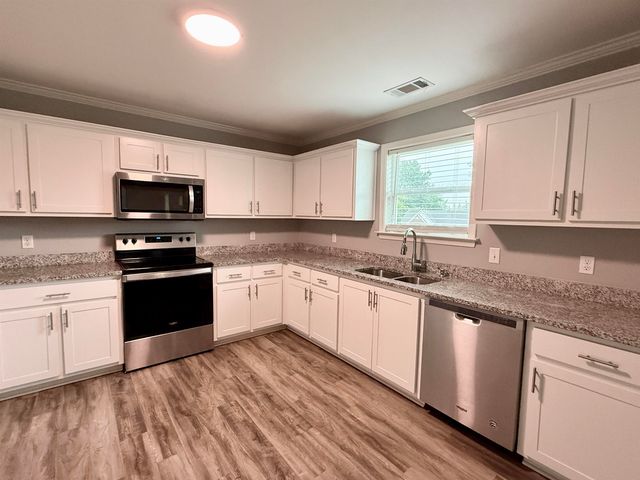90 SQUIRES GROVE DR, Atoka, TN 38004