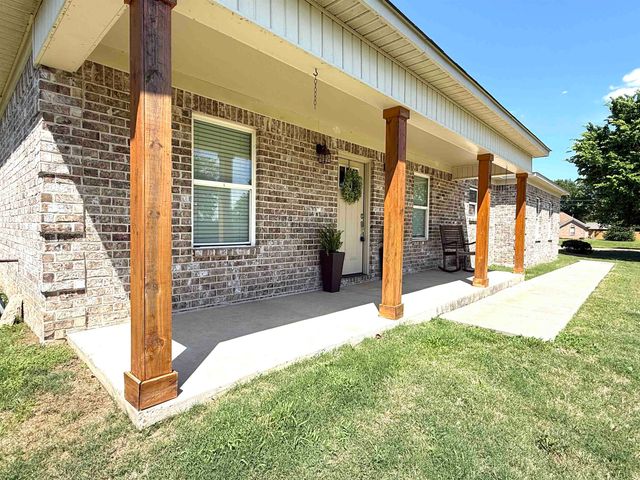 90 SQUIRES GROVE DR, Atoka, TN 38004