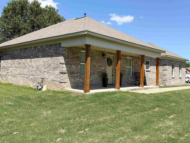 90 SQUIRES GROVE DR, Atoka, TN 38004