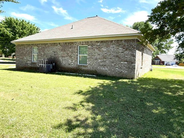 90 SQUIRES GROVE DR, Atoka, TN 38004