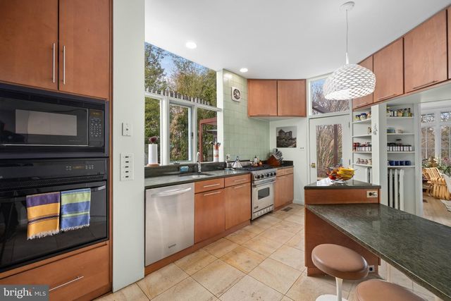3411 33RD PL NW, Washington, DC 20008