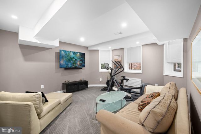 3411 33RD PL NW, Washington, DC 20008