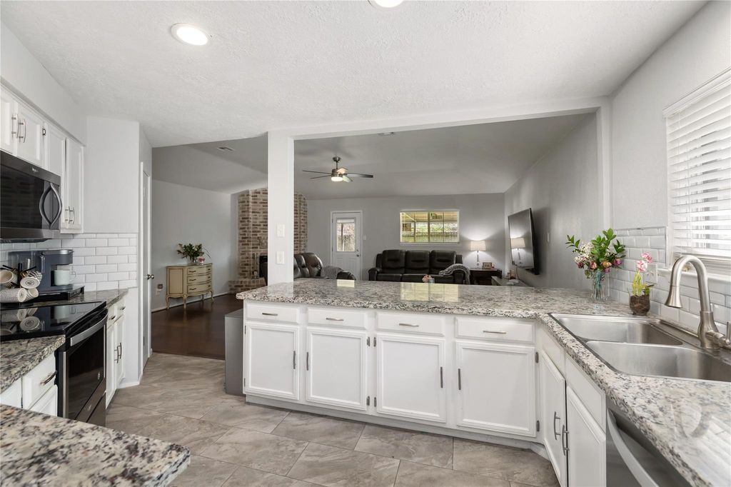 17458 Jolly Boat Drive, Crosby, TX 77532