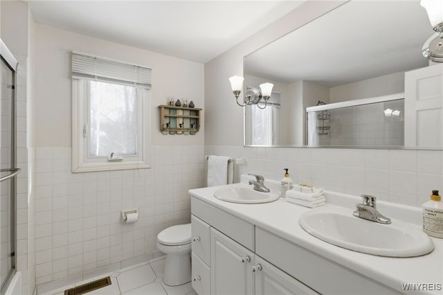 125 Briarhill Road, Amherst, NY 14221