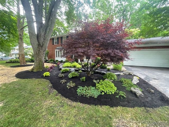 125 Briarhill Road, Amherst, NY 14221