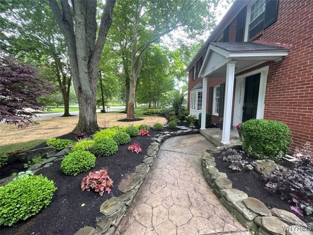 125 Briarhill Road, Amherst, NY 14221