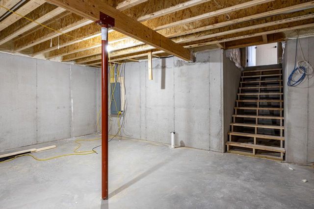 N8912 HARRISVILLE COURT, Menasha, WI 54952