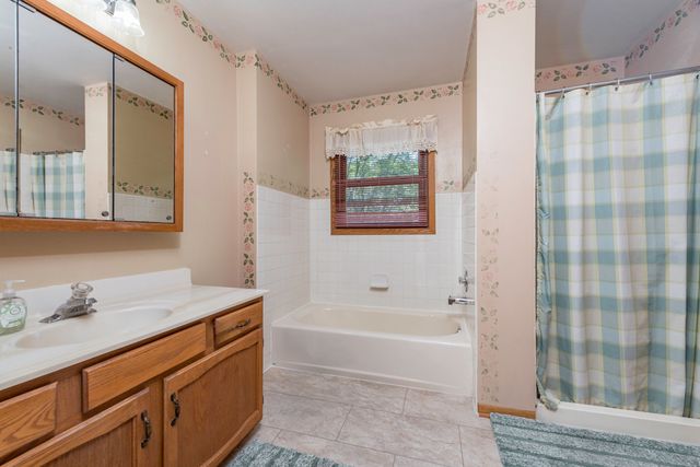 512 Cavin Avenue, Winthrop Harbor, IL 60096