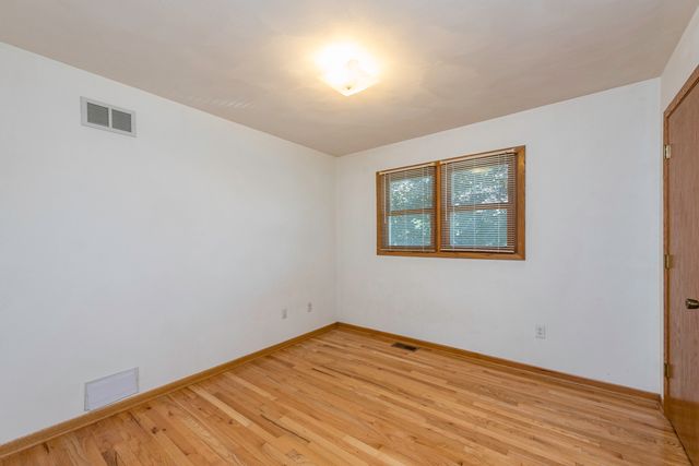 512 Cavin Avenue, Winthrop Harbor, IL 60096