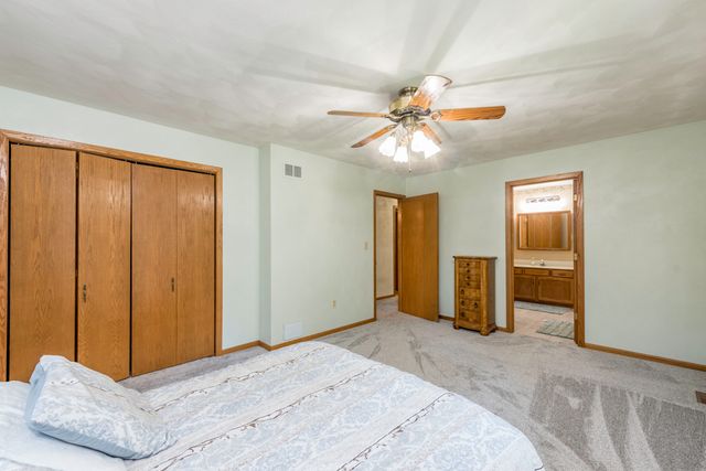 512 Cavin Avenue, Winthrop Harbor, IL 60096