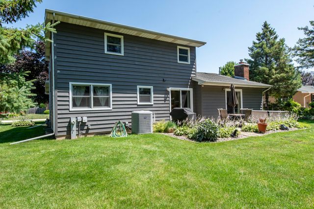 512 Cavin Avenue, Winthrop Harbor, IL 60096