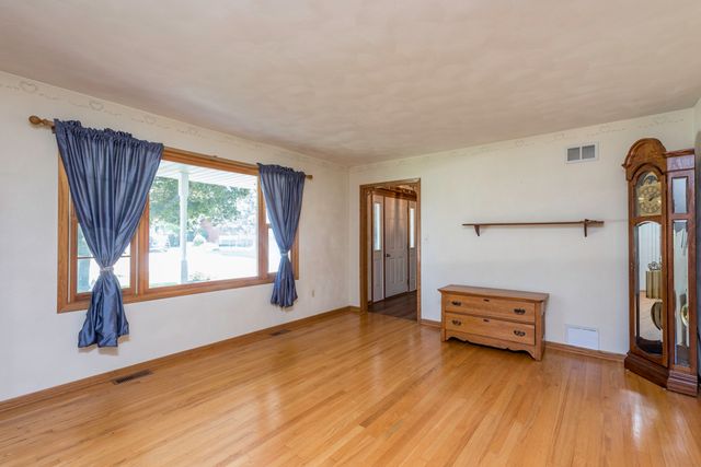 512 Cavin Avenue, Winthrop Harbor, IL 60096