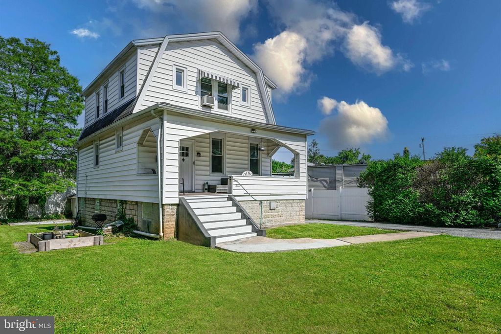 63 N PROSPECT AVE #1, Catonsville, MD 21228