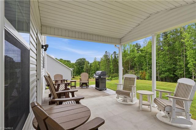 633 Mahogany Drive, Thomasville, NC 27360