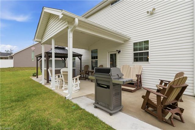 633 Mahogany Drive, Thomasville, NC 27360