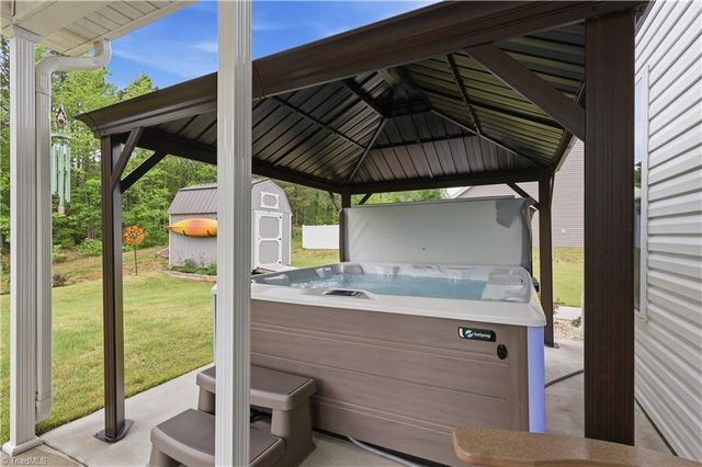 633 Mahogany Drive, Thomasville, NC 27360