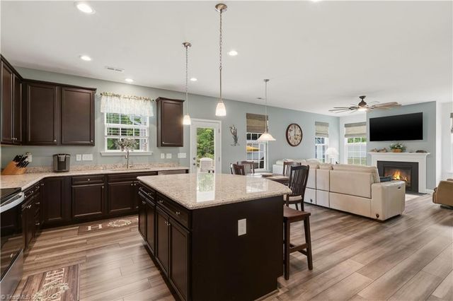 633 Mahogany Drive, Thomasville, NC 27360