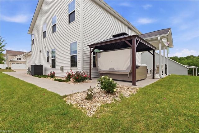 633 Mahogany Drive, Thomasville, NC 27360