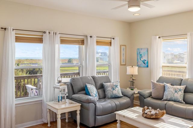 4018 Mendocino Drive, Galveston, TX 77554