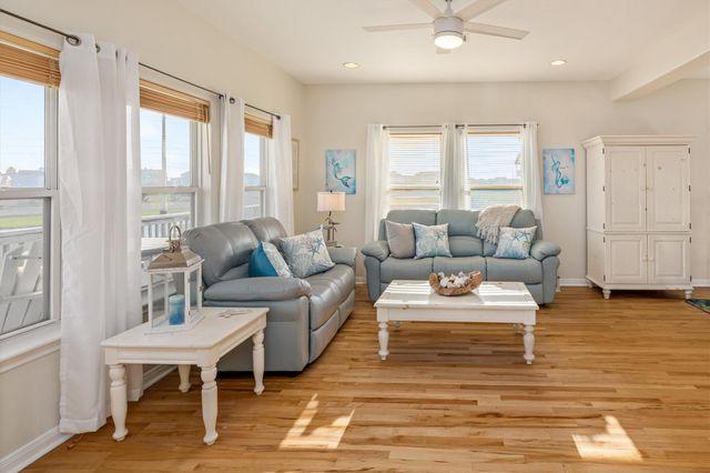 4018 Mendocino Drive, Galveston, TX 77554