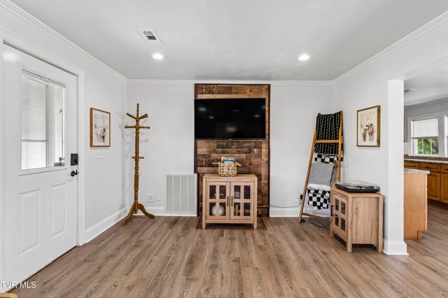 143 Watauga Flats Road, Johnson City, TN 37601